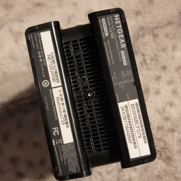Netgear 🤍 N600 WiFi Cable Modem Router 🤍 Model: C3700 🤍 - Picture 6 of 6